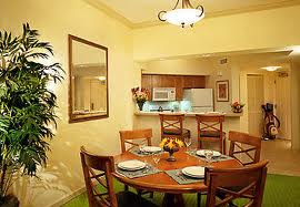 Marriott_Villas_at_Doral_Kitchen_Dining_Area